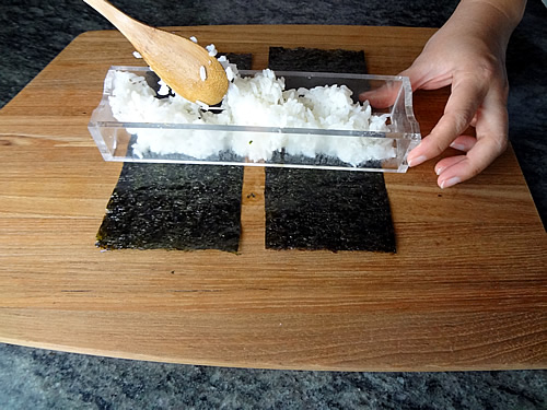 Using A Musubi Mold musubi egg mold